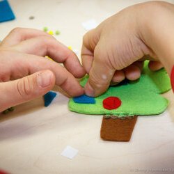 Фото з майстер-класу « Новорічні іграшки з фетру », Інна Кливець