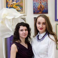 Анастасія Горобець і Ольга Яшан на відкритті V Всеукраїнської виставки « Бісер : Вчора. Сьогодні. Завтра », 4 березня 2017 року