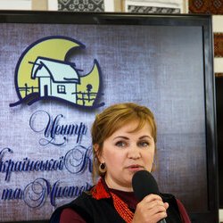 Інна Залізнюк на відкритті виставки « Ірина Свйонтек. Життя присвячене мистецтву », 18 травня 2017 року