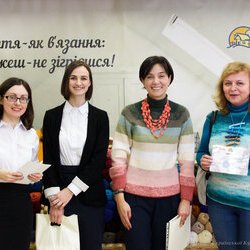 Тамара Брагіна-Новіцька з організаторами виставки «Тепла осінь», 29.10.2016 р.