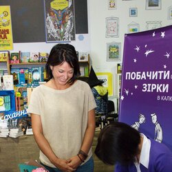 Світлана Долеско на автограф-сесії Аліни Акуленко, Книжковий Арсенал, 19 травня 2017 р.