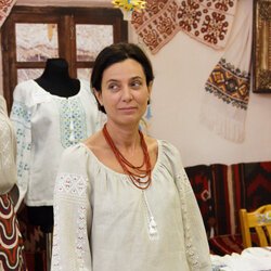 Світлана Долеско на поетично-вишитому вечорі Інни Залізнюк. 16.12.2016 р.