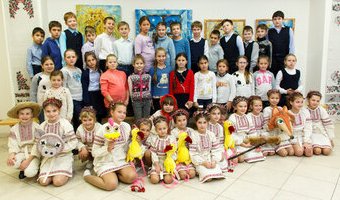 Актори і глядачі театралізованого дійства «Лис Микита», 21.11.2016 р.