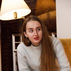 Анастасія Горобець на чаюванні з лялькою, 20.12.2016 р.