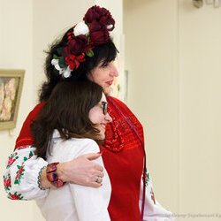 Ірина Данішевська та Ольга Музиченко на відкритті виставки «Любити Життя», 10.02.2017 р.