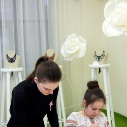 Фото з майстер-класу «Брошка з бісеру «Стрекоза», Олена Косік, Катя Кліандрова