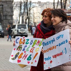 Світлана Долеско та Ольга Мельничук на святкуванні Дня Щастя на Хрещатику, 20 березня 2017 р.